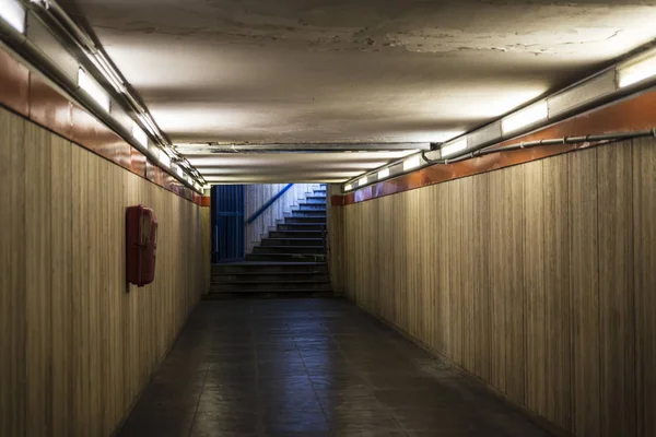 Corredor na estação de metrô em Roma, Itália — Fotografia de Stock