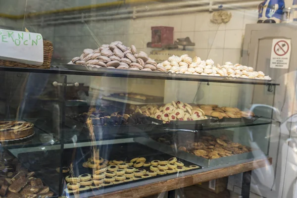 Traditionele cookies in een banketbakkerij in Rome, Italië — Stockfoto