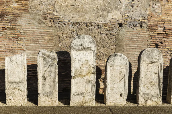 Romeinse ruïnes in de baden van Diocleziano in Rome, Italië — Stockfoto
