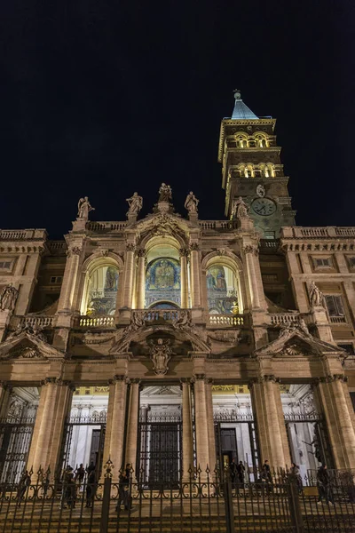 バシリカ ・ ディ ・ ローマ、イタリアの夜サンタ・マリア ・ マッジョーレ大聖堂. — ストック写真