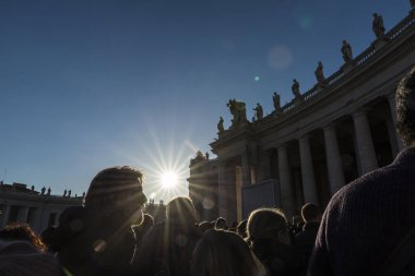 Saint Peter's Meydanı Vatikan Vatikan'nda turistler