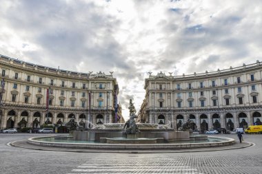 Roma, İtalya çeşme ile kare