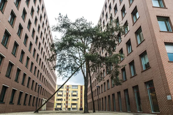 Modernos edificios de apartamentos y oficinas en Berlín, Alemania — Foto de Stock