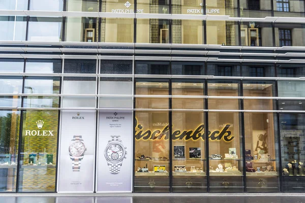 Магазин спеціалізується на розкішних годинників Дюсельдорф, Німеччина — стокове фото