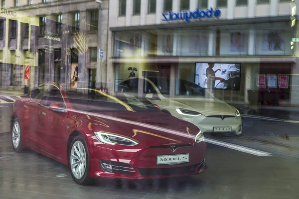 Coche eléctrico Modelo S de la marca Tesla — Foto de Stock
