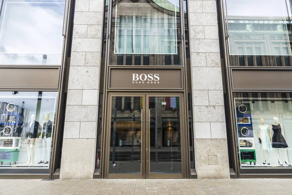 Hugo Boss winkel in Dusseldorf, Duitsland — Stockfoto