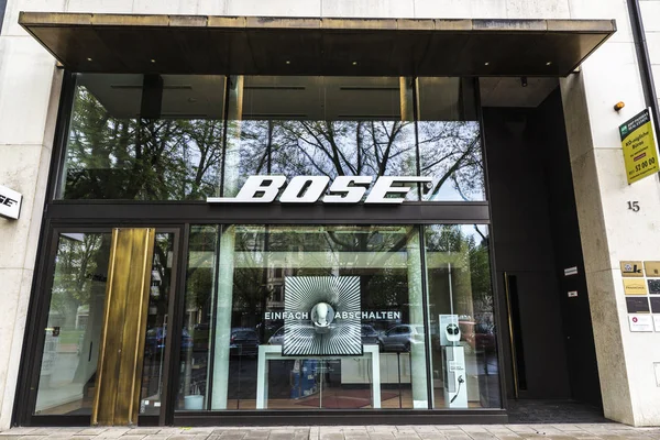 Sklep firmy Bose w Dusseldorf, Niemcy — Zdjęcie stockowe