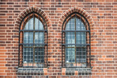 Duvar ile iki Gotik tarzı pencereler, Berlin, Almanya
