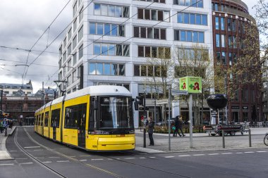 Berlin, Almanya 'da Sarı Tramvay