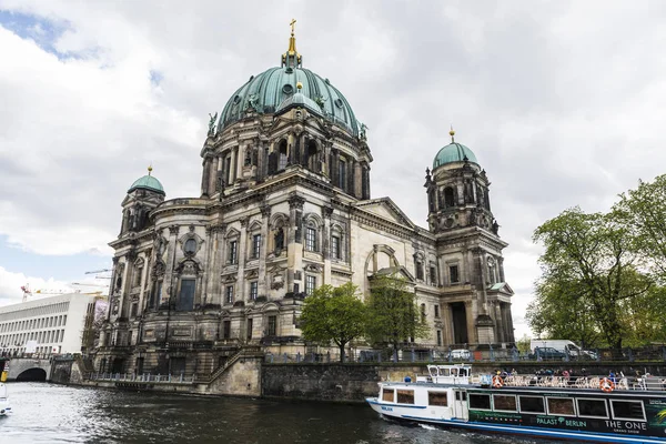 La catedral de Berlín (Berliner Dom) en Berlín, Alemania — Foto de Stock