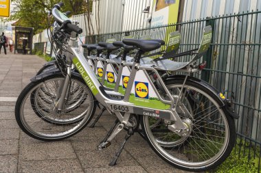Kiralık Bisiklet Lidl, Berlin, Almanya, bir dizi