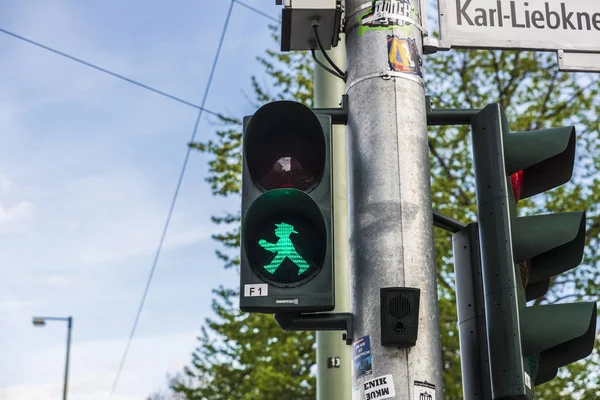 Ампельман, маленький человек на светофоре в Берлине, немец — стоковое фото