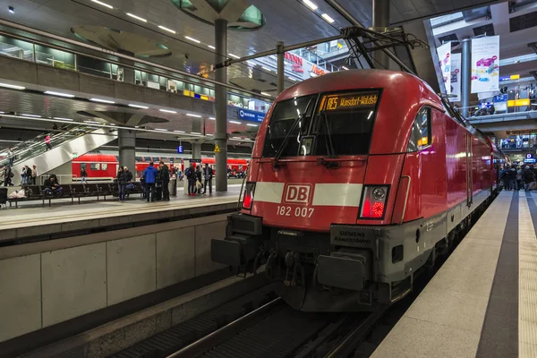 Berlins centralstation i Berlin, Tyskland — Stockfoto