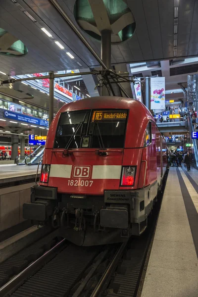 Berlins centralstation i Berlin, Tyskland — Stockfoto