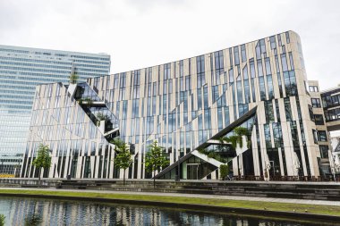 Modern binanın içinde dusseldorf, Almanya