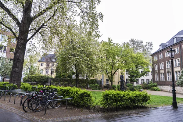 Veřejný park v Dusseldorf, Německo — Stock fotografie