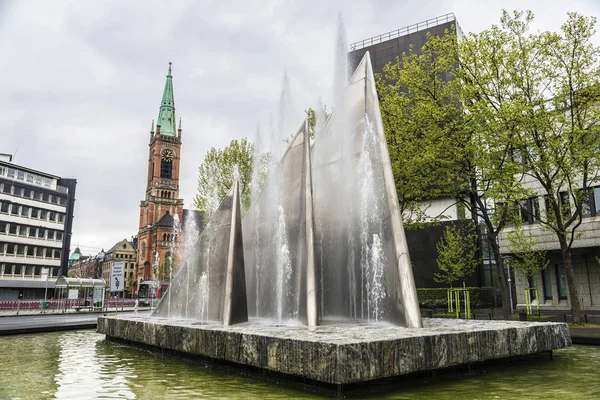 Fuente moderna en Düsseldorf, Alemania — Foto de Stock