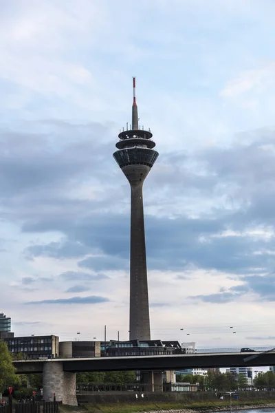 Telekommunikationsturm in Düsseldorf, Deutschland — Stockfoto