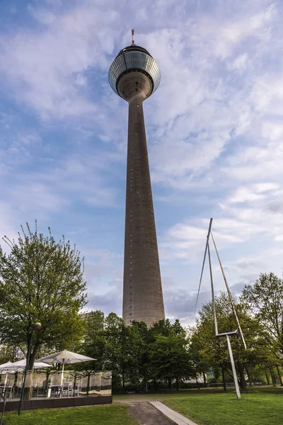 Telekommunikationsturm in Düsseldorf, Deutschland — Stockfoto