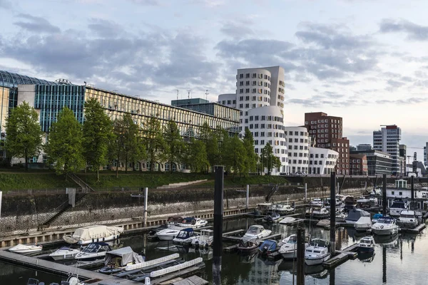 Yeni Zollhof binalar medya Harbor Dusseldorf, Almanya