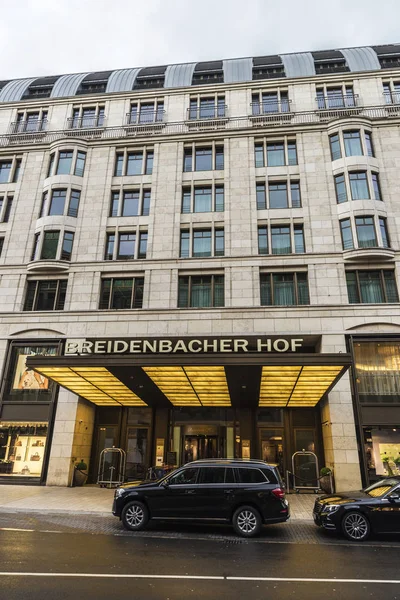 Отель Breidenbacher Hof в Дюссельдорфе, Германия — стоковое фото