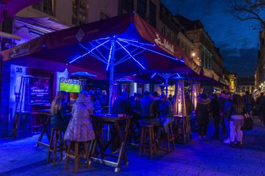 Müzik bar ve Restoran gece Dusseldorf, Almanya