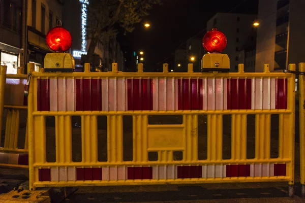 Fence with red warning lights warning of construction — Stock Photo, Image