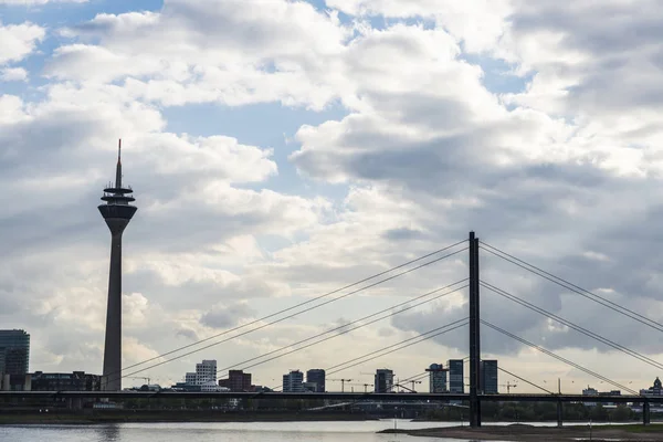 Skyline am Rhein in Düsseldorf, Deutschland — Stockfoto