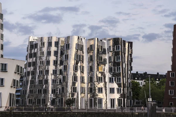 Yeni Zollhof binalar medya Harbor Dusseldorf, Almanya