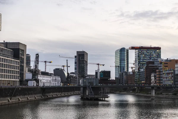 Modern ofis gökdelenler Dusseldorf, Almanya