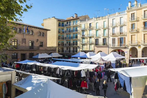 Loppmarknaden i Cardona i Katalonien, Spanien — Stockfoto