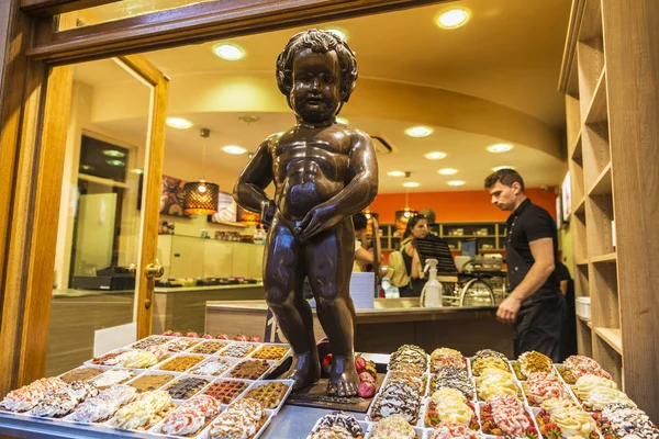 Estátua de chocolate de Manneken pis em Brussels, Bélgica — Fotografia de Stock