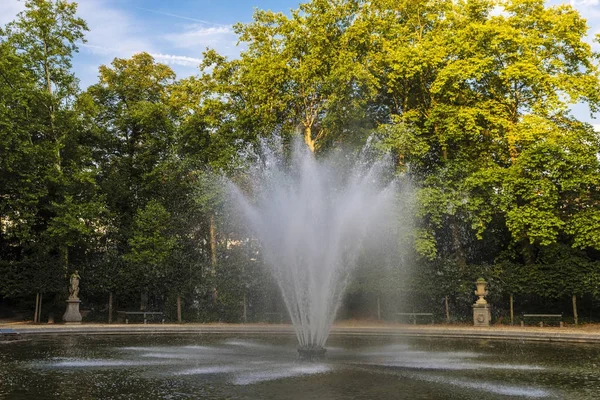 Fountain in a public park in Brussels, Belgium — Stock Photo, Image