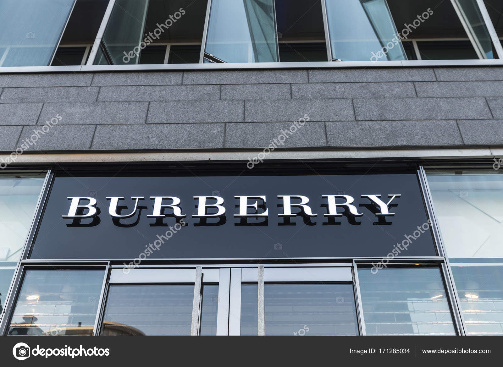 Burberry shop in Brussels, Belgium – Stock Editorial Photo © J2R #171285034