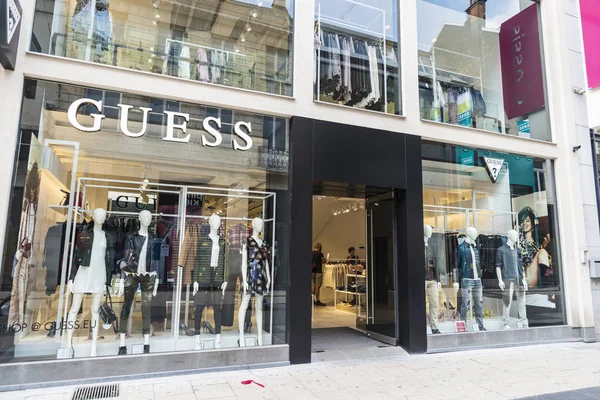 Магазин Guess в Брюсселе, Бельгия — стоковое фото