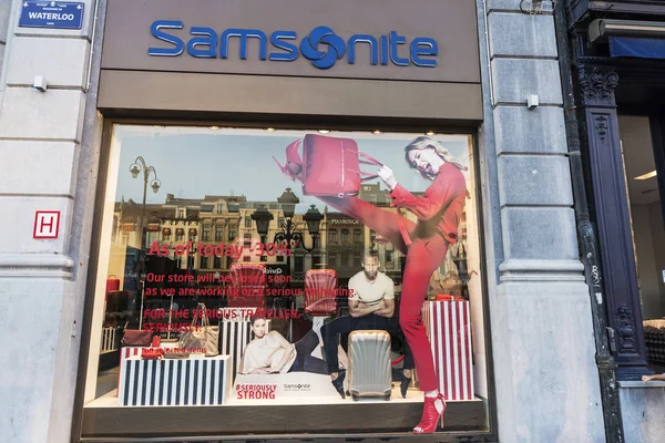 Samsonite winkel in Brussel, België — Stockfoto