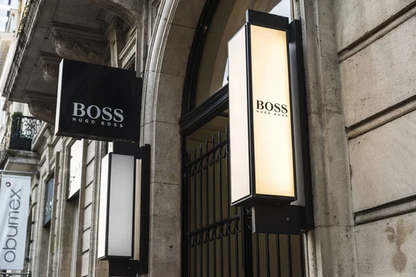 Hugo Boss магазин в Брюсселі, Бельгія — стокове фото