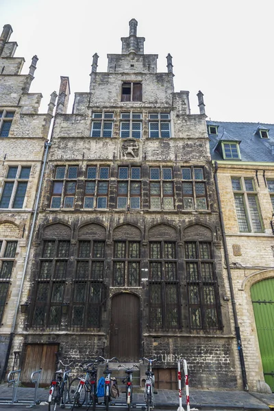 Історичній будівлі середньовічного міста Гент, Бельгія — стокове фото
