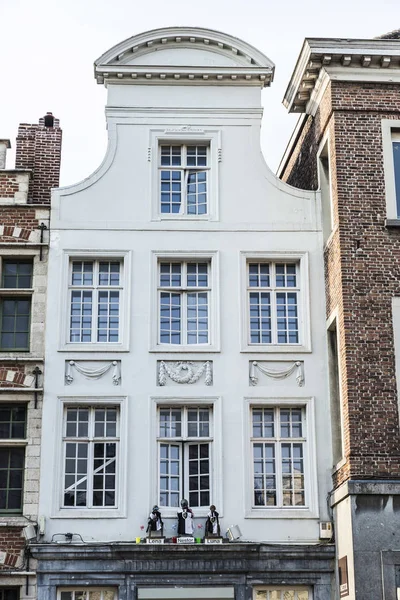 Історичній будівлі середньовічного міста Гент, Бельгія — стокове фото