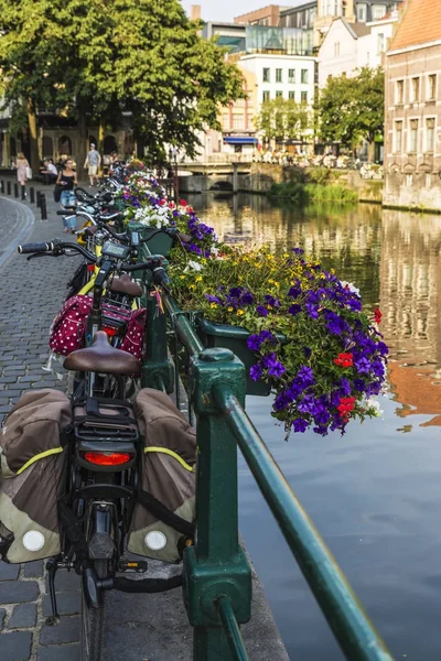 Bicycles and flower pot along the river in Ghent, Belgium — Stock Photo, Image