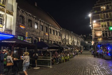 İnsanlar gece bir barda, Ghent, Belçika