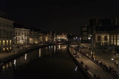 İnsanlar eğlenmek geceleri Ghent, Belçika '