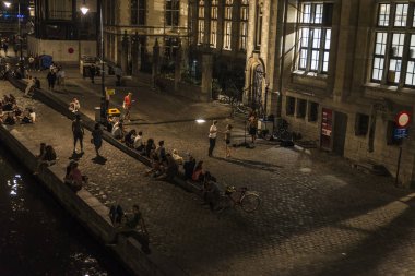 İnsanlar eğlenmek geceleri Ghent, Belçika '