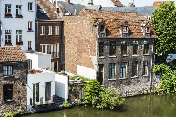 比利时根特河沿岸的老房子 — 图库照片