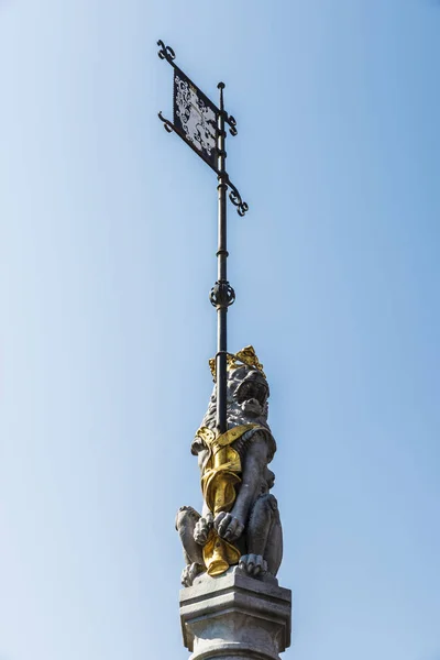 Статуя в середньовічному місті Гент, Бельгія — стокове фото