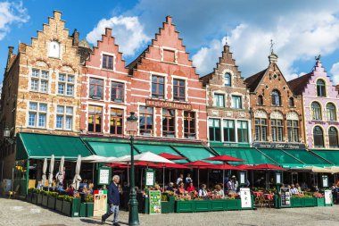 Eski evleri Grote Markt Bruges, Belçika