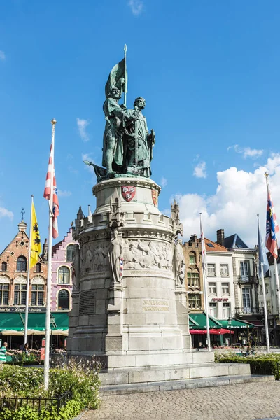 Statue de Jan Breydel et Coninck à Bruges, Belgique — Photo