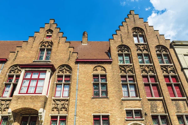 Gamla historiska byggnader i den medeltida staden Brygge, Belgien — Stockfoto