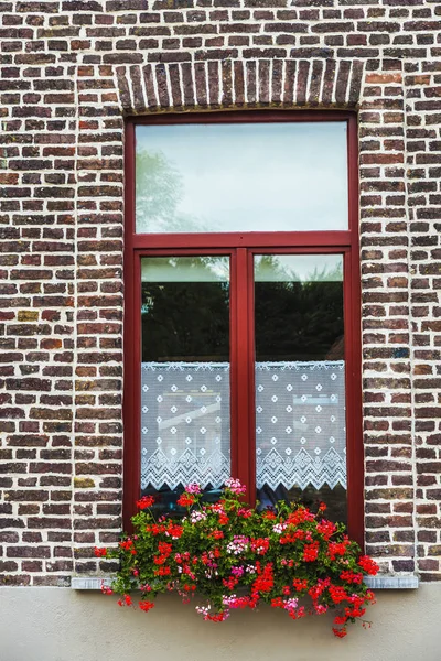 Window of an old classic building in Bruges, Belgium — Stock Photo, Image