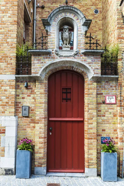 比利时布鲁日一座古老古典建筑的门面 — 图库照片